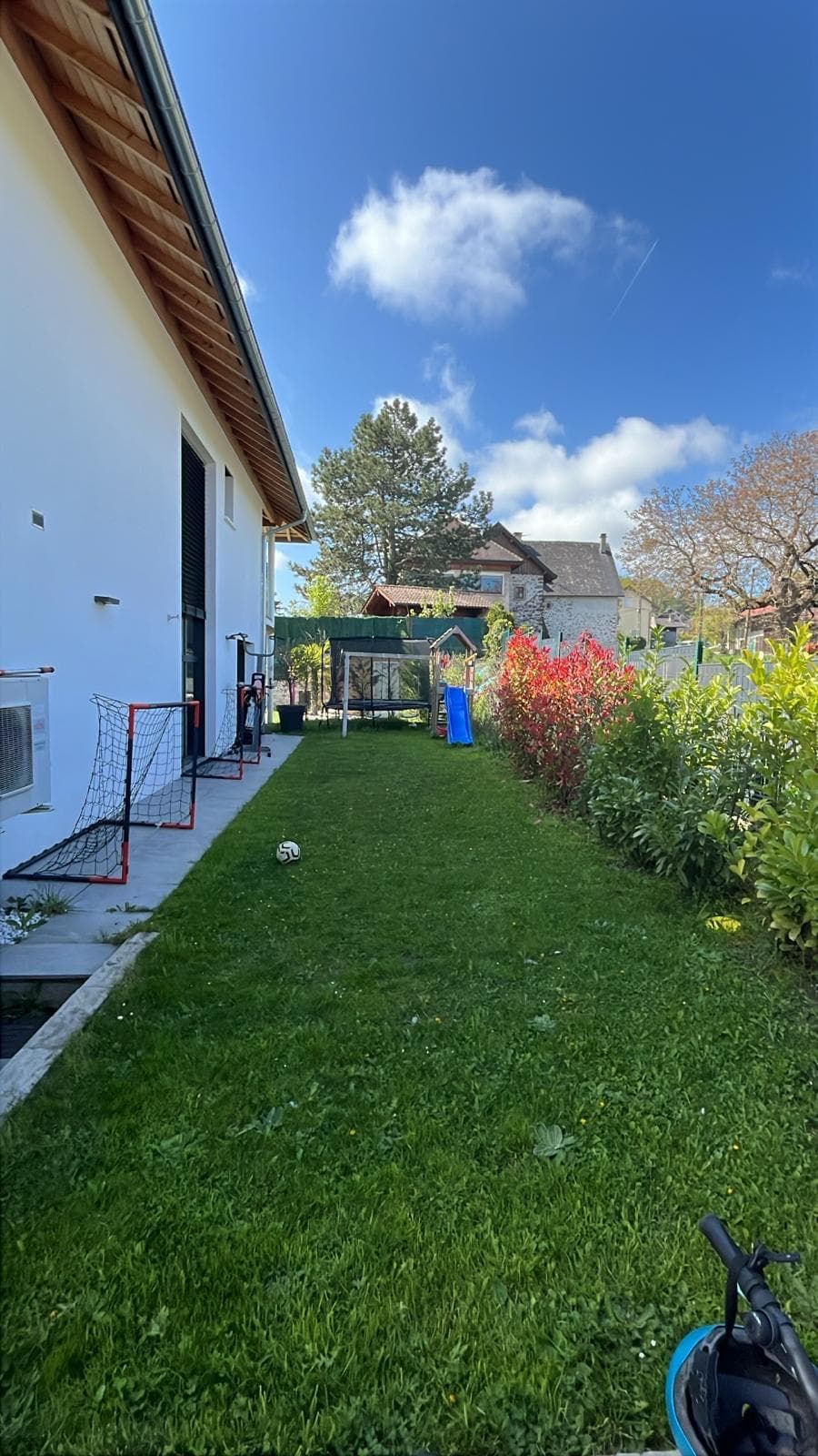 Jardin et espace jeux enfants 1