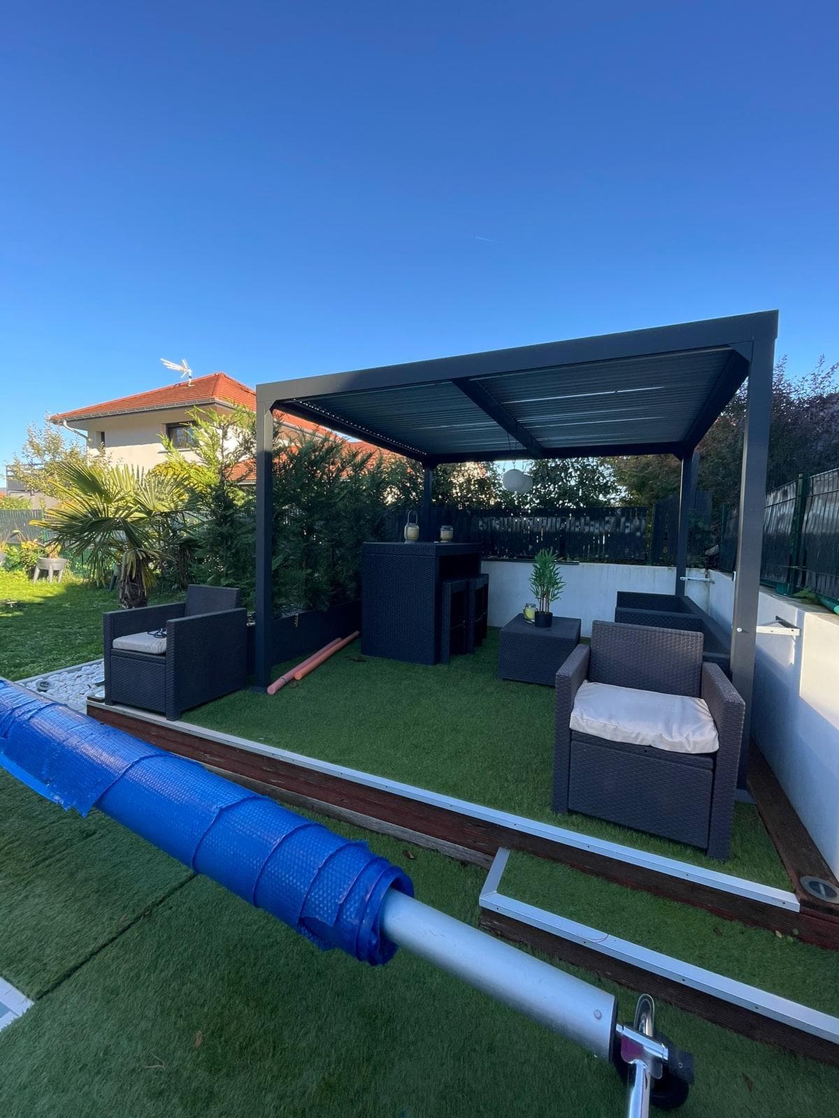 Salon extérieur sous pergola